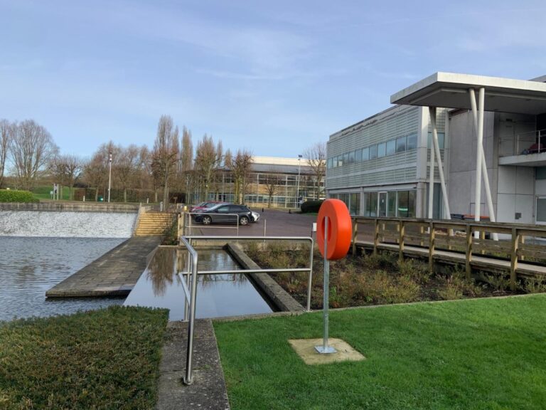 Lakeside Office with large car park image 15