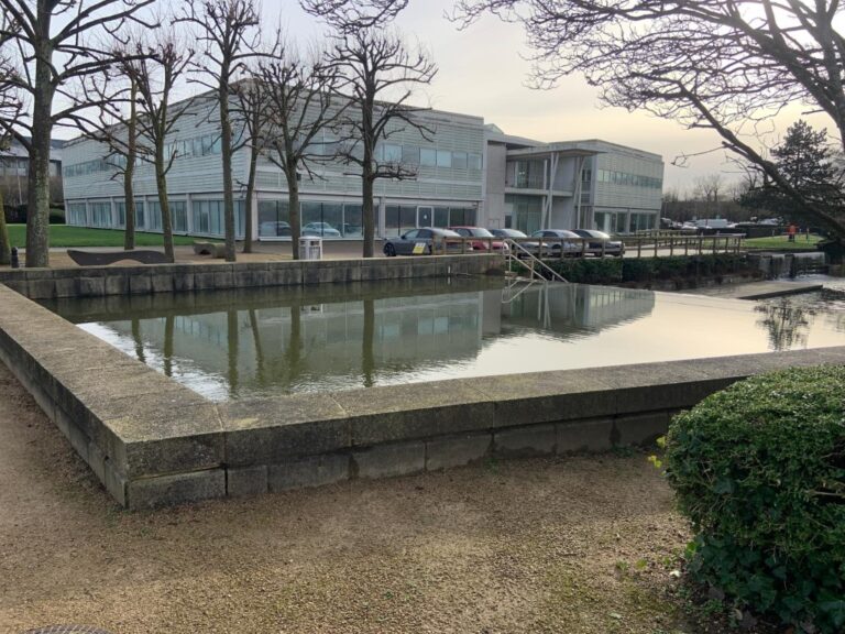Lakeside Office with large car park image 1
