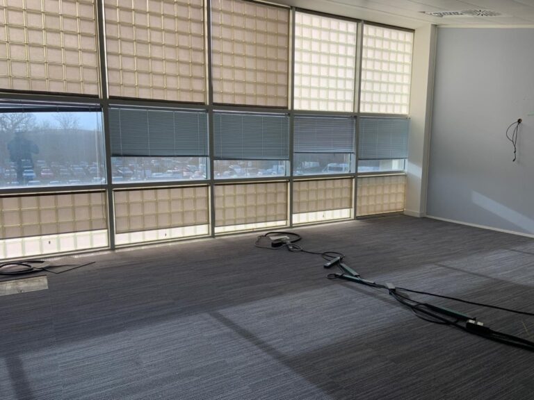 Lakeside Office with large car park image 12