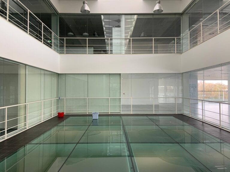 High spec Office building image 12