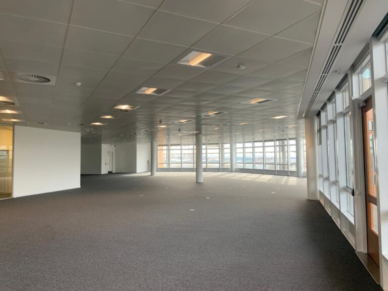 Vacant office with parking image 4