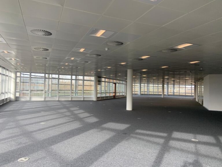 Vacant office with parking image 1