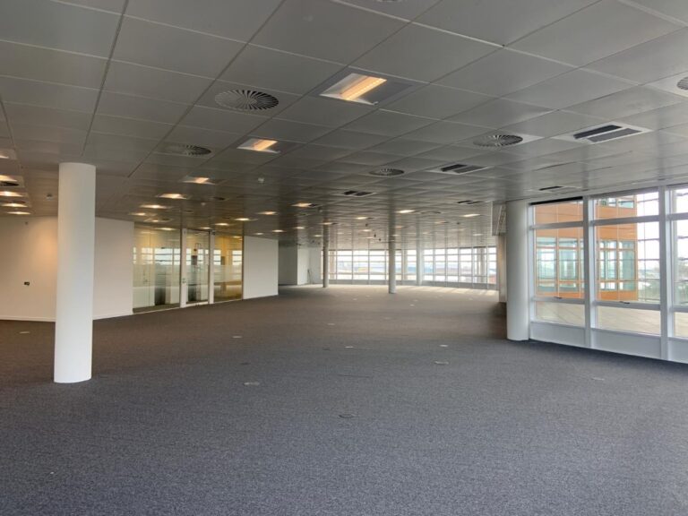 Vacant office with parking image 6