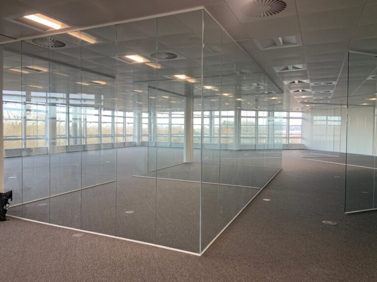 Vacant office with parking image 5