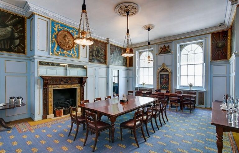 Elegant Central London Event Venue with 5-acre Garden image 16