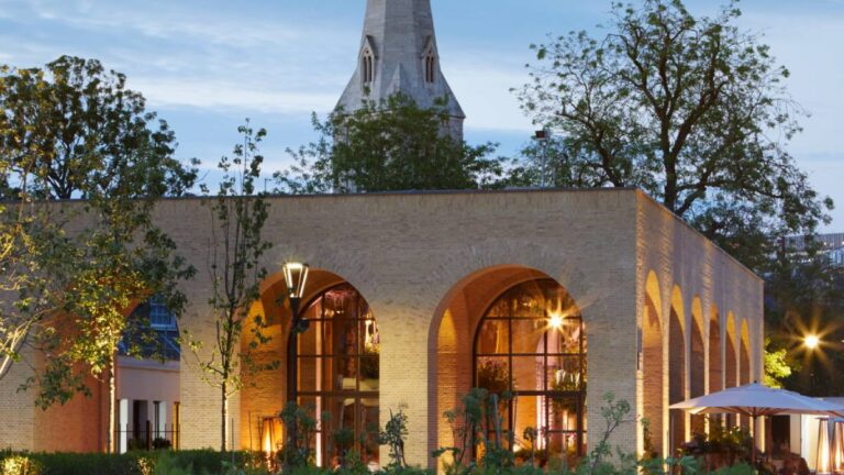 Spacious Restaurant & Bar in Central London image 2