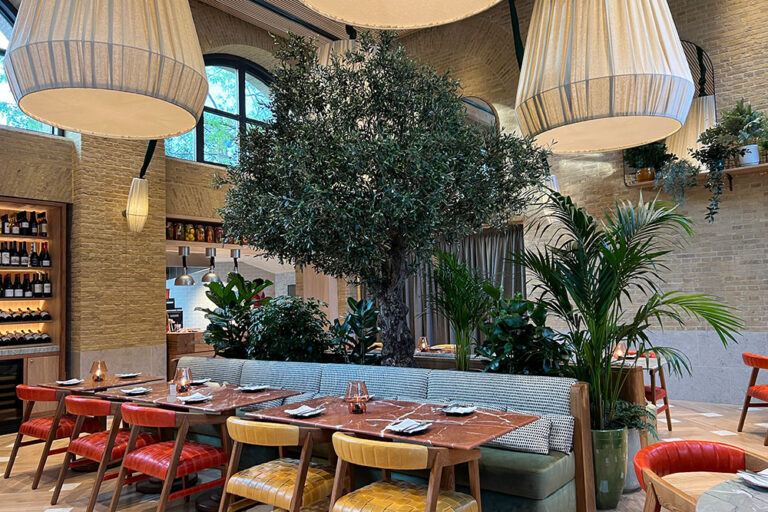 Spacious Restaurant & Bar in Central London image 8
