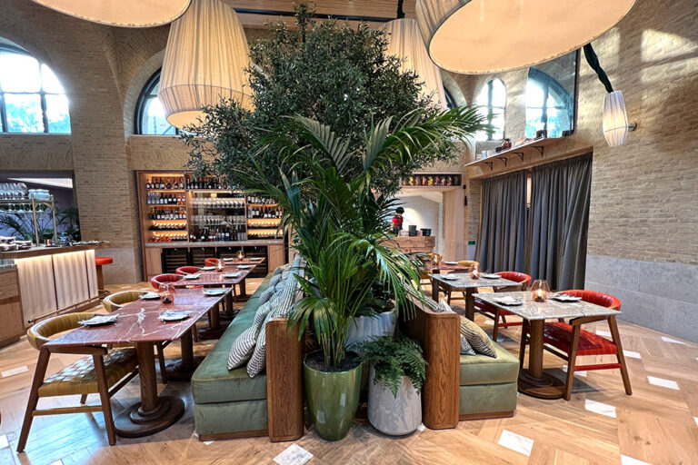 Spacious Restaurant & Bar in Central London image 7