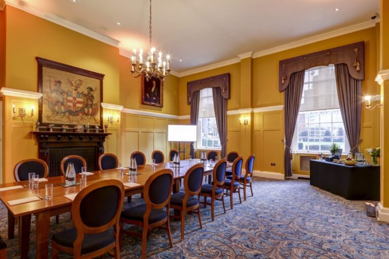 Elegant Central London Event Venue with 5-acre Garden image 23
