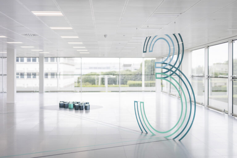 High spec Office building image 8
