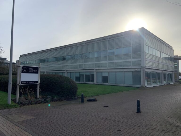 Lakeside Office with large car park image 14