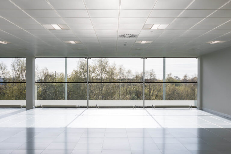 High spec Office building image 9