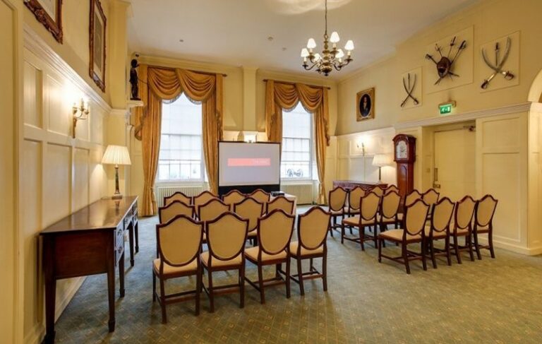 Elegant Central London Event Venue with 5-acre Garden image 21