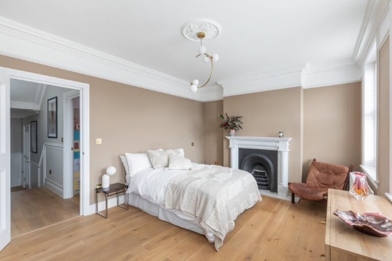 Stunning 4 Storey Victorian Terraced House image 21