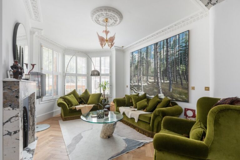 Stunning 4 Storey Victorian Terraced House image 3