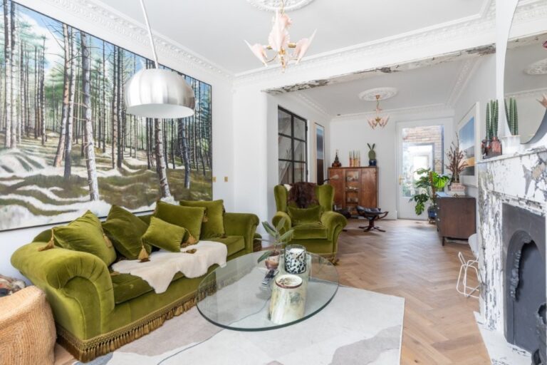 Stunning 4 Storey Victorian Terraced House image 5