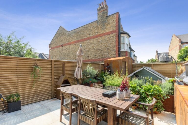 Stunning 4 Storey Victorian Terraced House image 36