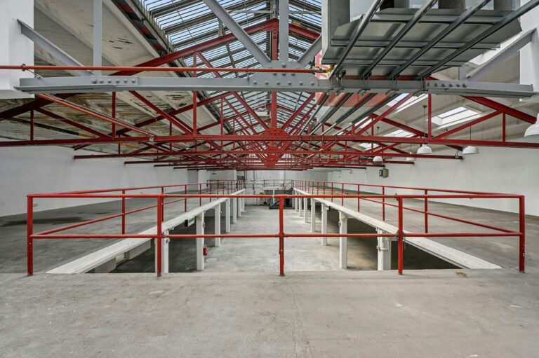 Converted Stables in the Heart of Shoreditch image 4