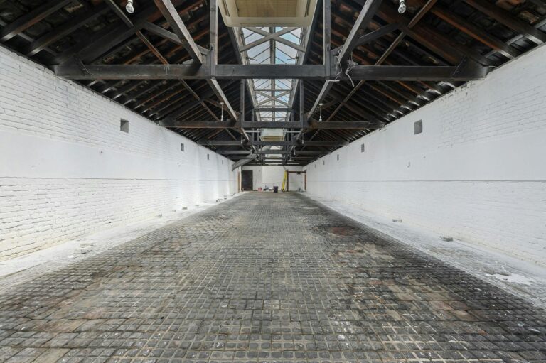 Converted Stables in the Heart of Shoreditch image 7