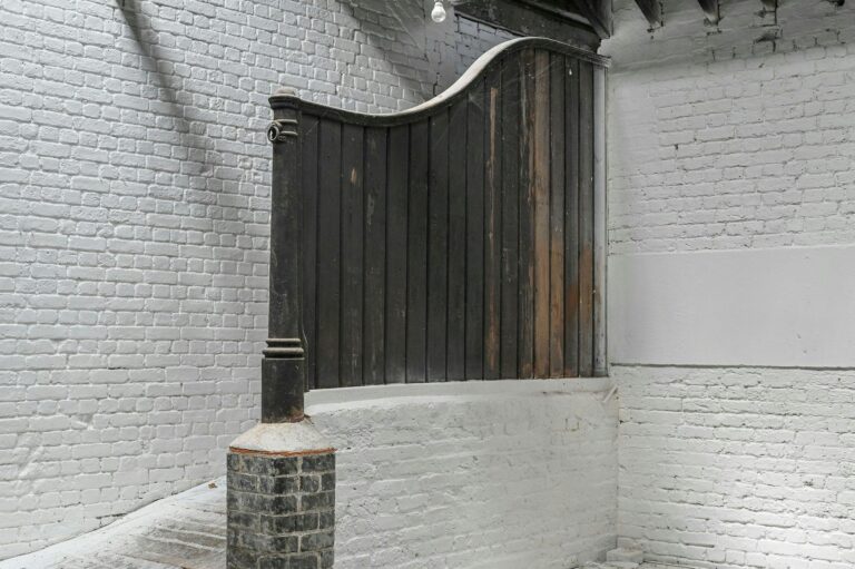 Converted Stables in the Heart of Shoreditch image 9