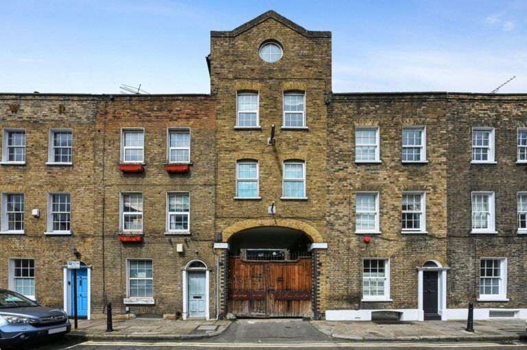 Converted Stables in the Heart of Shoreditch image 1