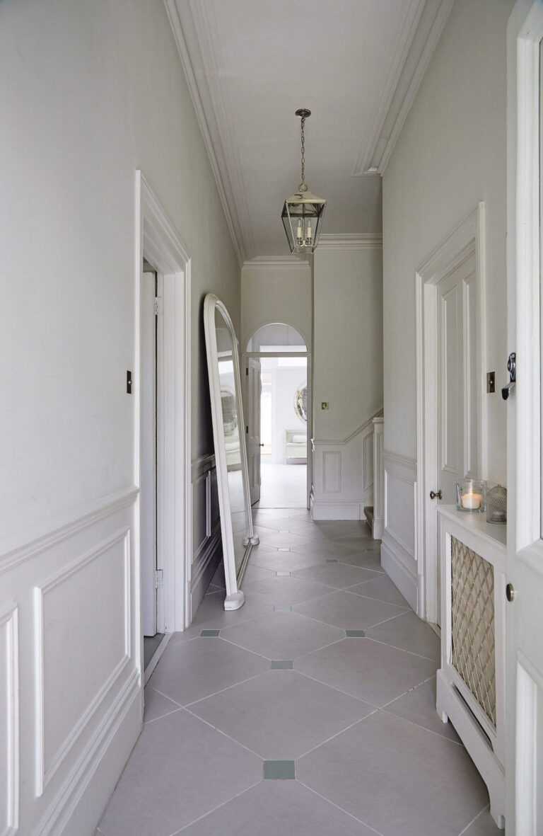 Charming Queen Anne Property in Shepperton image 3