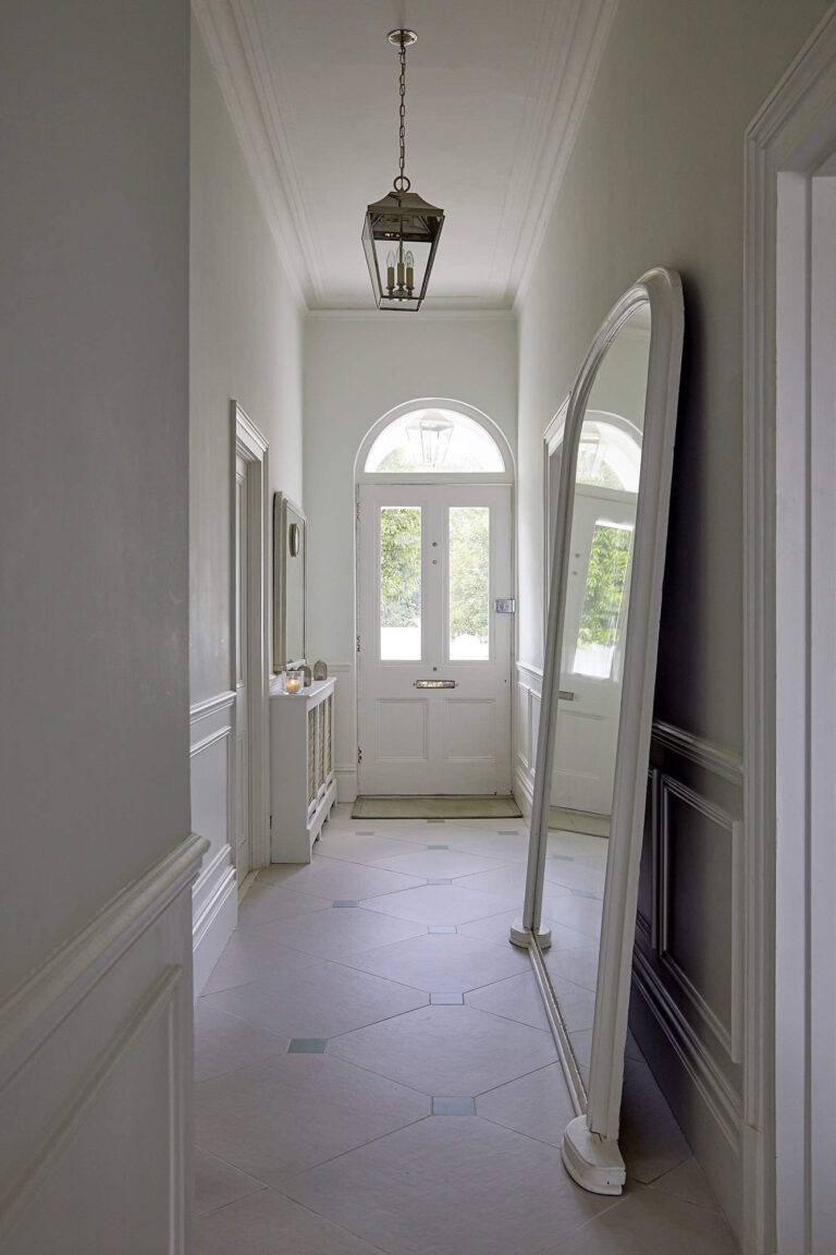 Charming Queen Anne Property in Shepperton image 2