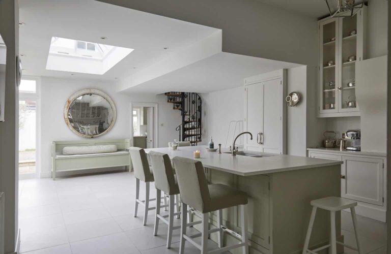 Charming Queen Anne Property in Shepperton image 6
