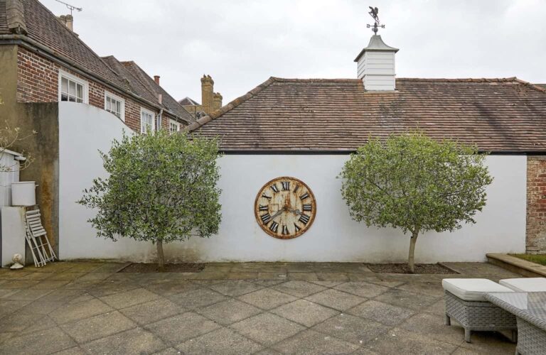 Charming Queen Anne Property in Shepperton image 45