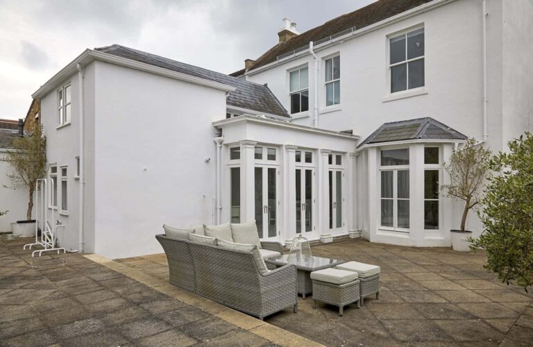 Charming Queen Anne Property in Shepperton image 48