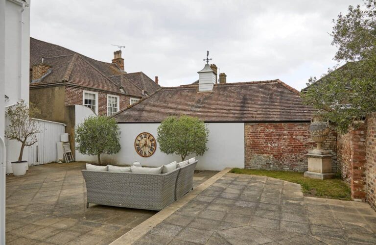 Charming Queen Anne Property in Shepperton image 51