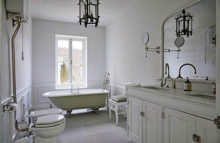 Charming Queen Anne Property in Shepperton image 39
