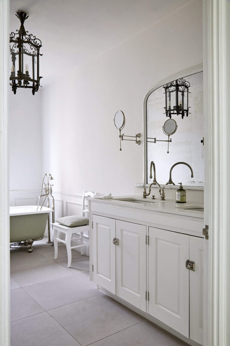 Charming Queen Anne Property in Shepperton image 4