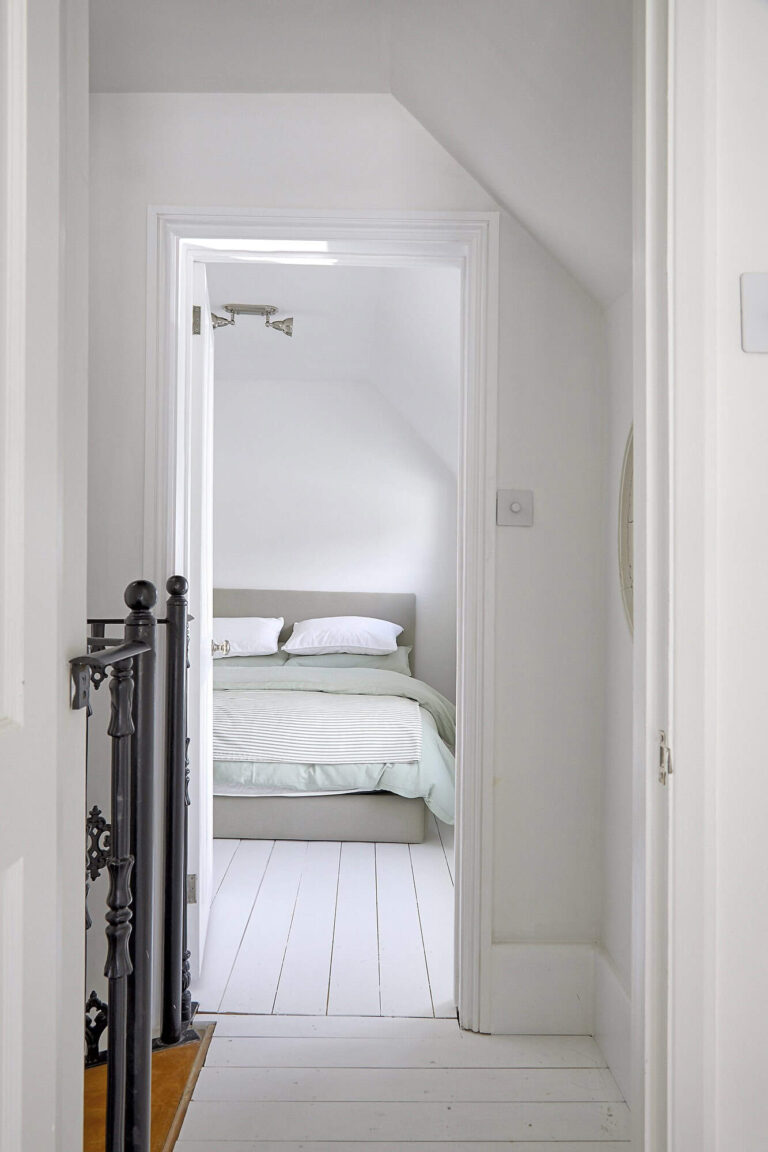 Charming Queen Anne Property in Shepperton image 22