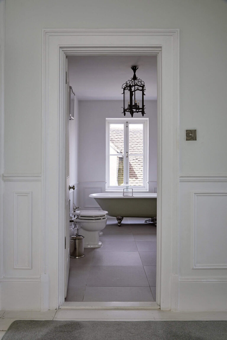 Charming Queen Anne Property in Shepperton image 38