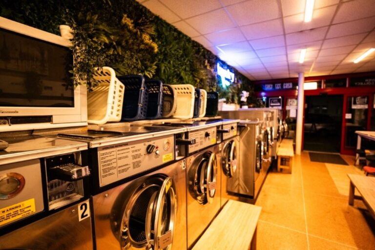 Stylish Laundrette in North London image 5