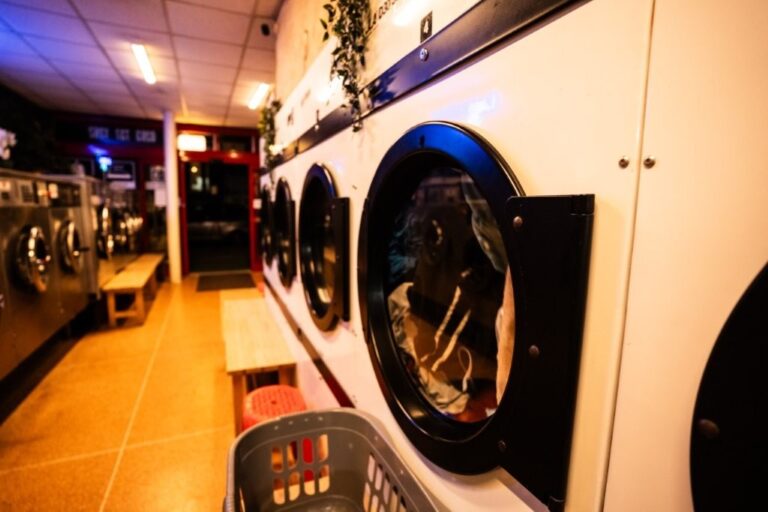 Stylish Laundrette in North London image 4