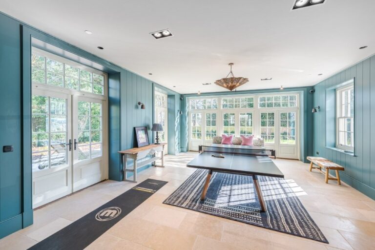 Hamptons Mansion in Surrey image 24