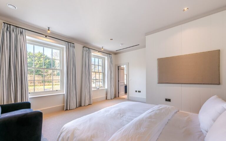 Hamptons Mansion in Surrey image 14