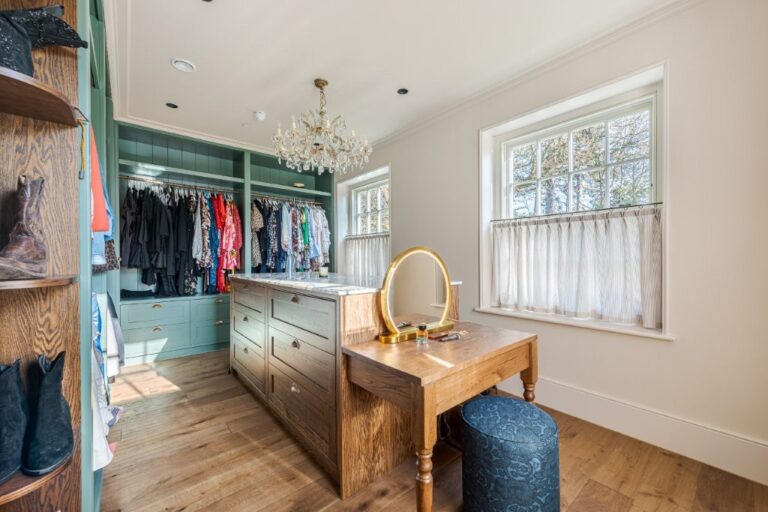 Hamptons Mansion in Surrey image 16
