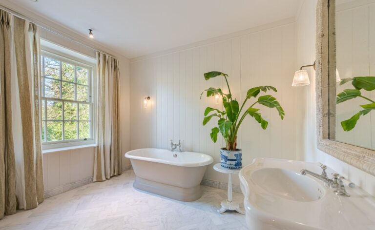 Hamptons Mansion in Surrey image 20
