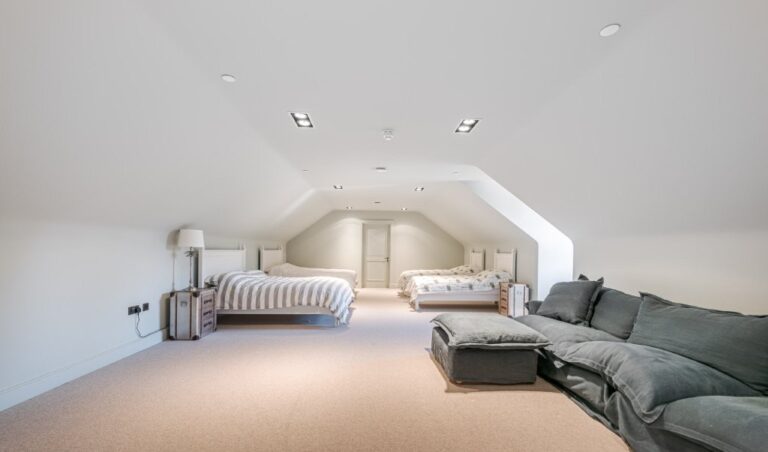 Hamptons Mansion in Surrey image 18