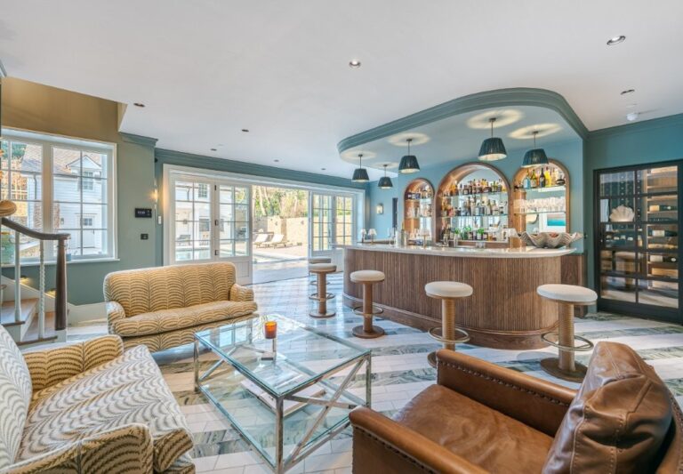 Hamptons Mansion in Surrey image 7