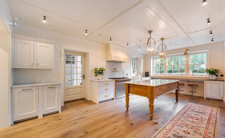 Hamptons Mansion in Surrey image 12