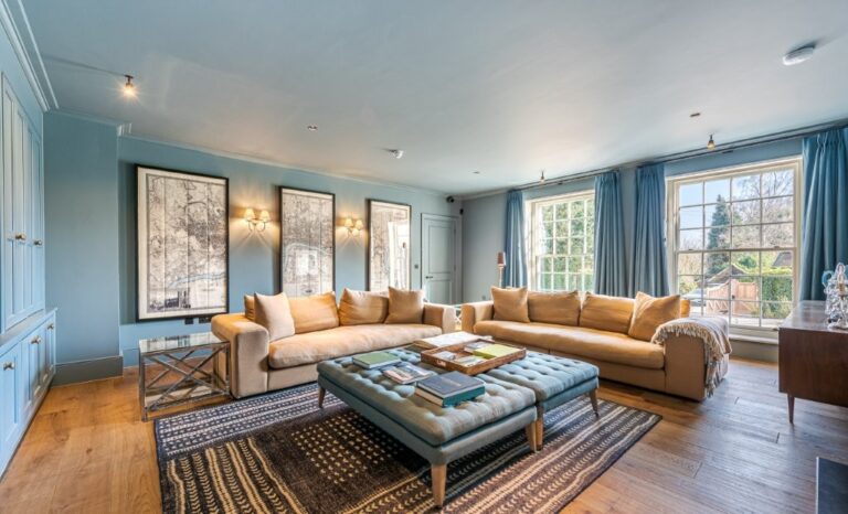 Hamptons Mansion in Surrey image 6
