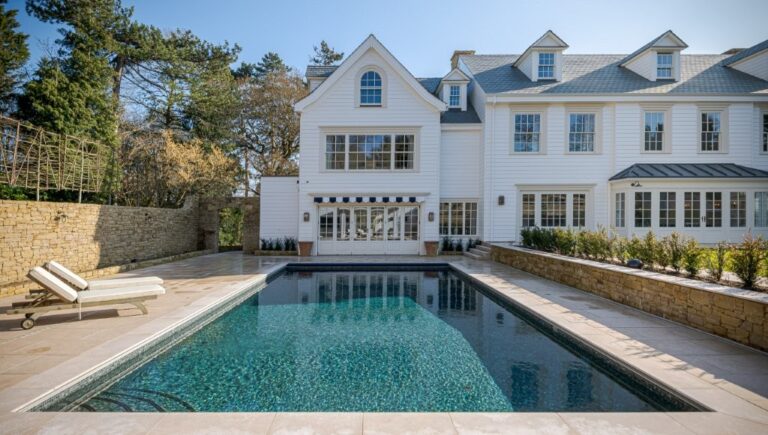 Hamptons Mansion in Surrey image 27