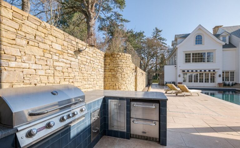 Hamptons Mansion in Surrey image 25