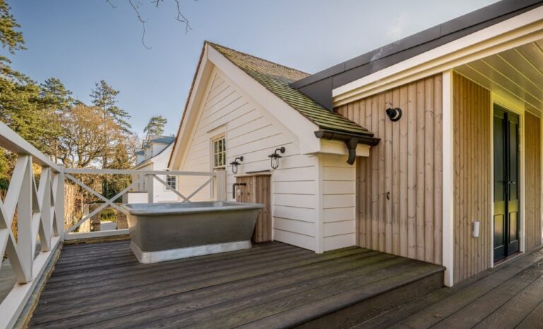 Hamptons Mansion in Surrey image 21