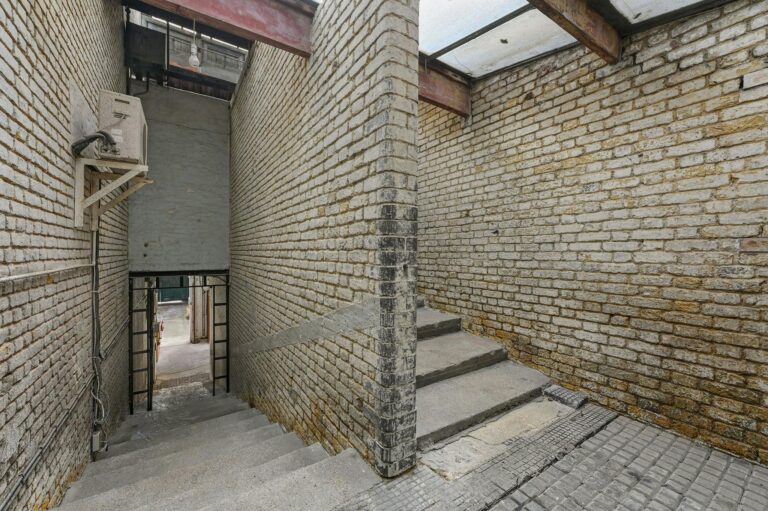 Converted Stables in the Heart of Shoreditch image 15