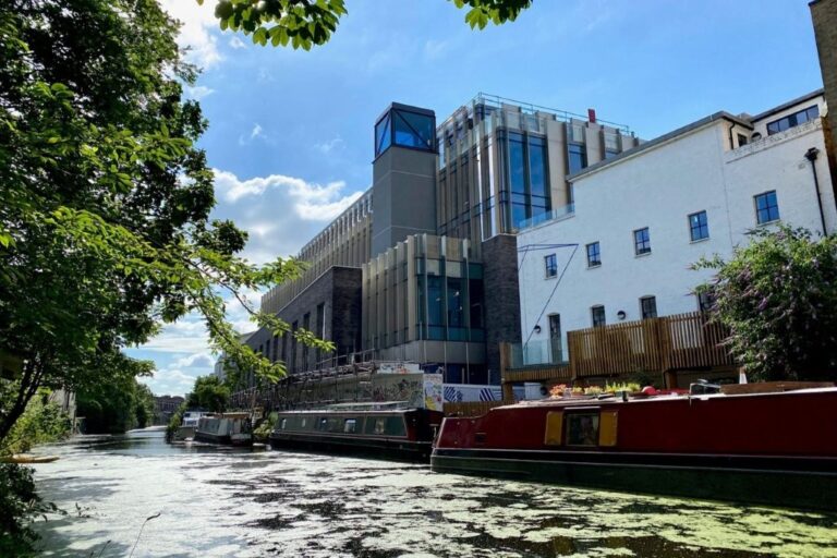 West London Offices by Canal image 2